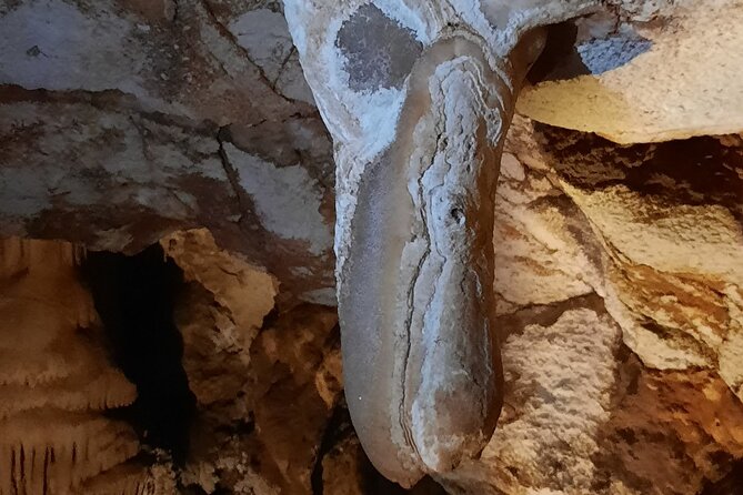 Day tour to the Natural wonders Belogradchik Rocks & Venetsa cave - Venetsa Cave: the wreath-name cave with helmet access