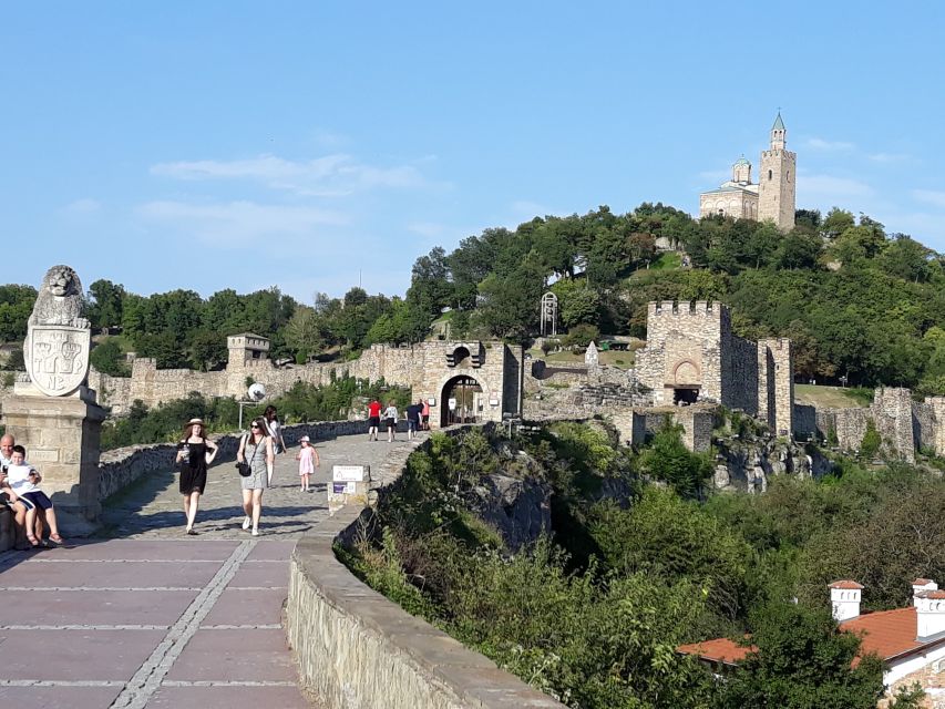 From Bucharest: Day Trip to Medieval Marvels of Bulgaria - Guide style and comfort: why the ride matters