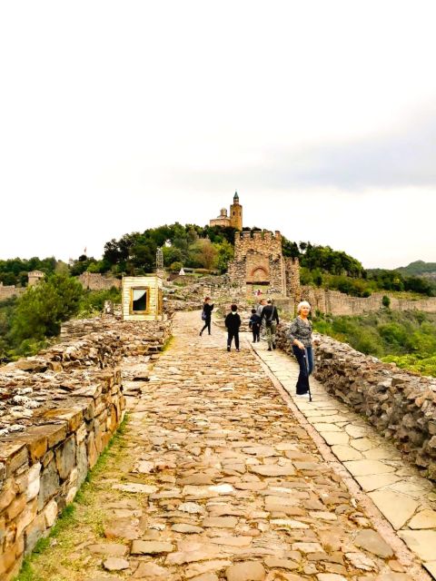 From Bucharest: Day Trip to Medieval Marvels of Bulgaria - Veliko Tarnovo: the City of the Tsars in cobblestone form