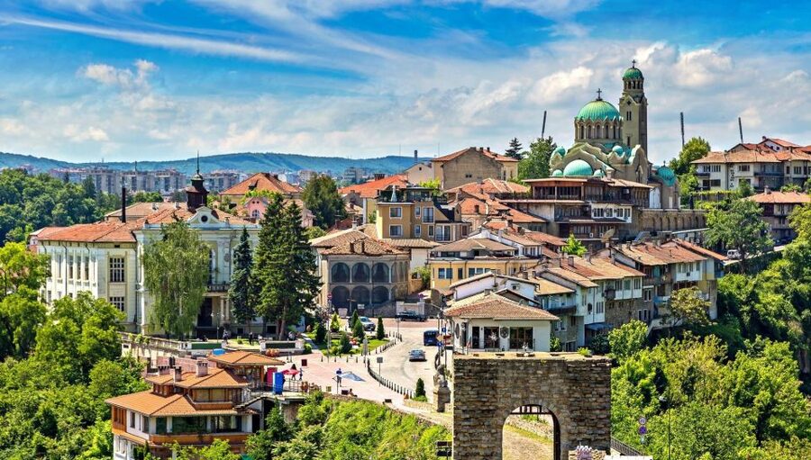 From Bucharest: Full-Day Trip to Bulgaria - Veliko Tarnovo in one day, what it really feels like