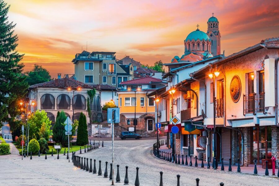 From Bucharest: Full-Day Trip to Bulgaria - Veliko Tarnovo free time: use the hour to actually enjoy the city