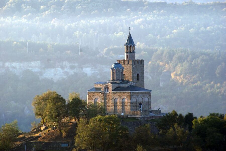 From Bucharest: Small Group Day Trip to Medieval Bulgaria - Tsarevets Hill and fortress: the views and the story