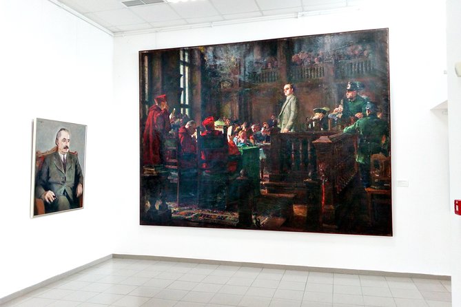 Self-guided Tour in the Museum of Socialist Art - What’s included in the e-guide, and what is not