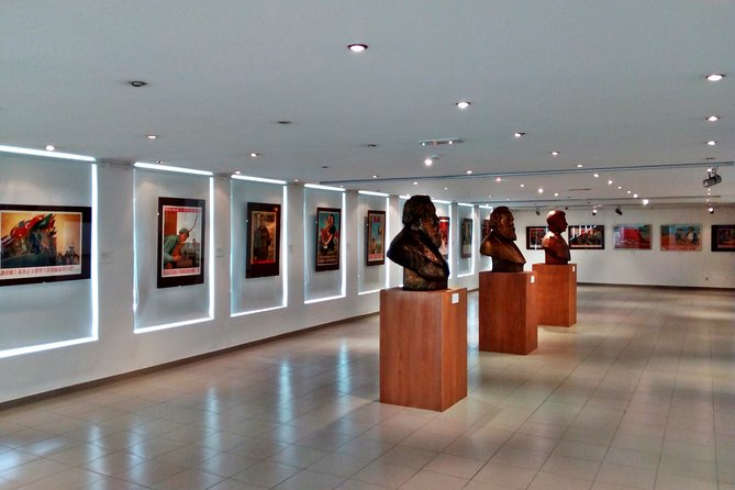 Self-guided Tour in the Museum of Socialist Art - The political ideology angle: why the museum format helps