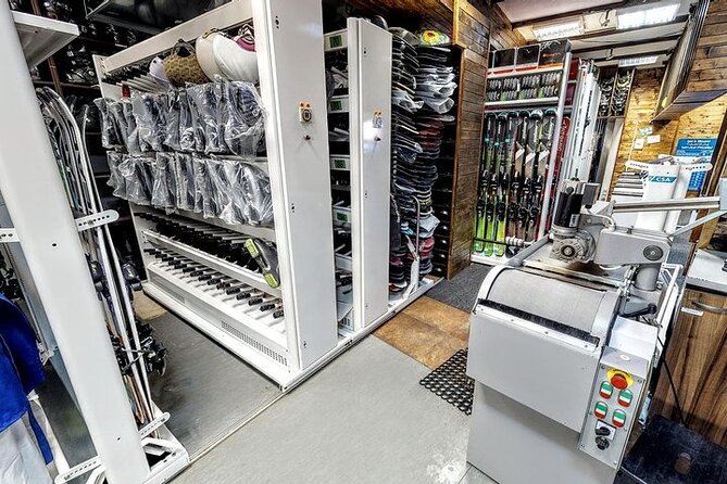 Ski and Snowboard equipment rental in Bansko - Choosing skis or a snowboard from big-name brands