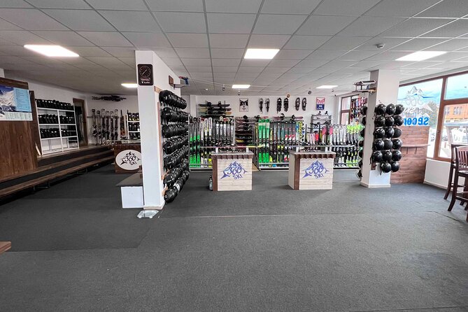 Ski and Snowboard Rental in Bansko - Where You Meet and How Pickups Usually Flow