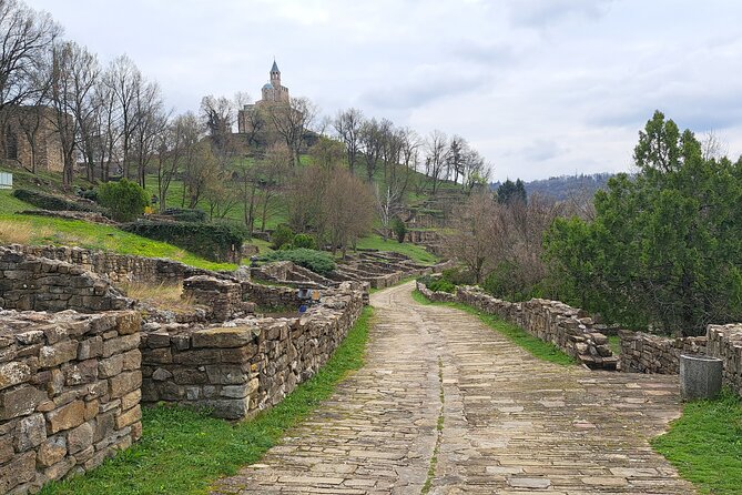 Veliko Tarnovo and Arbanasi day tour from Sofia with pickup - Arbanasi: the quiet hour that makes the day feel complete
