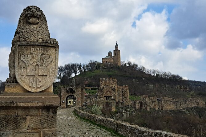Veliko Tarnovo and Arbanasi day tour from Sofia with pickup - Samovodska Charshiya: a short craft stop that still feels Bulgarian