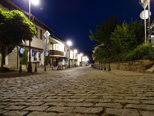 Veliko Tarnovo and Arbanasi Tour from Sofia - The guides: how the storytelling keeps you oriented