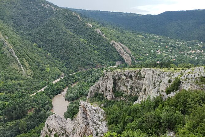 Wine trip with The Jolly Vintners near Sofia - Food pairings that keep it local, not touristy