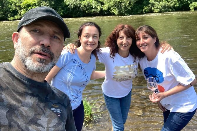 Wine trip with The Jolly Vintners near Sofia - The picnic-style tasting: local grapes, homemade food, and local stories
